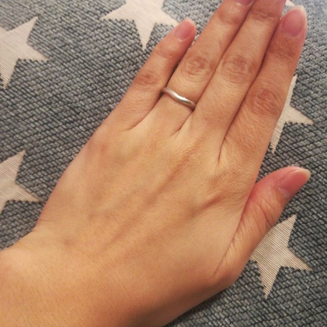 【ティファニー(Tiffany & Co.)の口コミ】 ティファニー特有の曲線が指を綺麗にみせてくれると思ったのと、プラチナ…