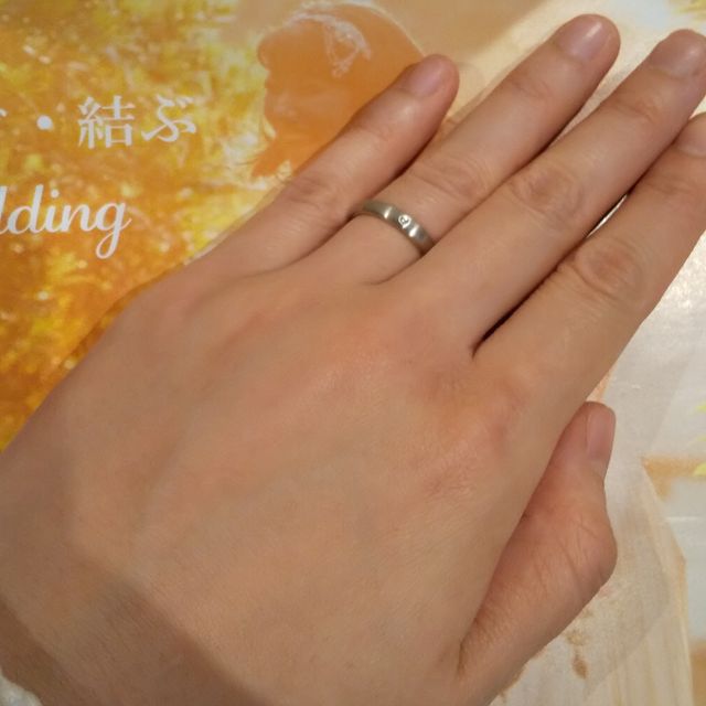 【俄(にわか)の口コミ】 色々なデザインを見ましたが、何歳になっても違和感なくつけられるシンプ…