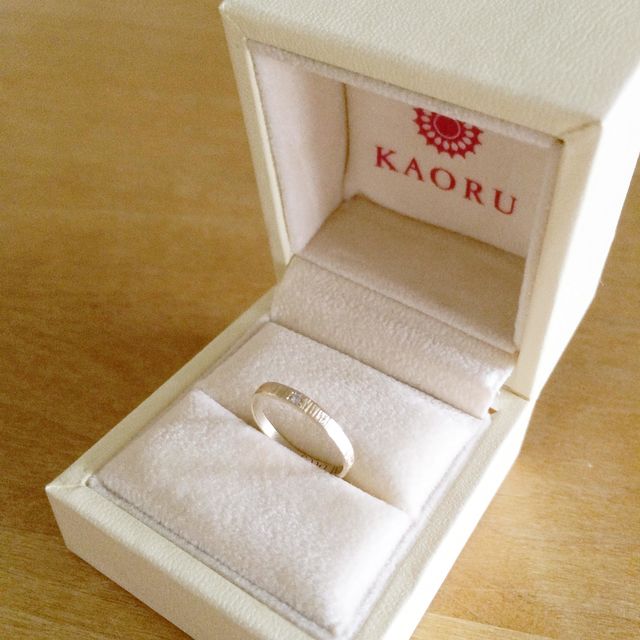 【KAORUの口コミ】 存在感がないほそい針金のようなリングを探していました。素材もホワイト…