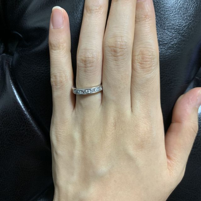 【エクセルコダイヤモンド(EXELCO DIAMOND)の口コミ】 エタニティの指輪を探していてラウンドカットとバゲットカットのダイヤが…