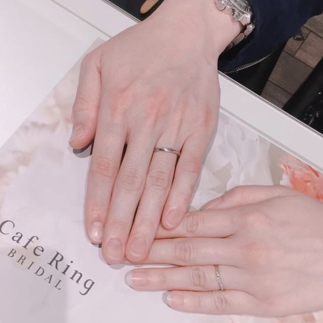 【イトイの口コミ】 指が短く太かった為、太いリングだと余計に指が太く見えてしまったので細…