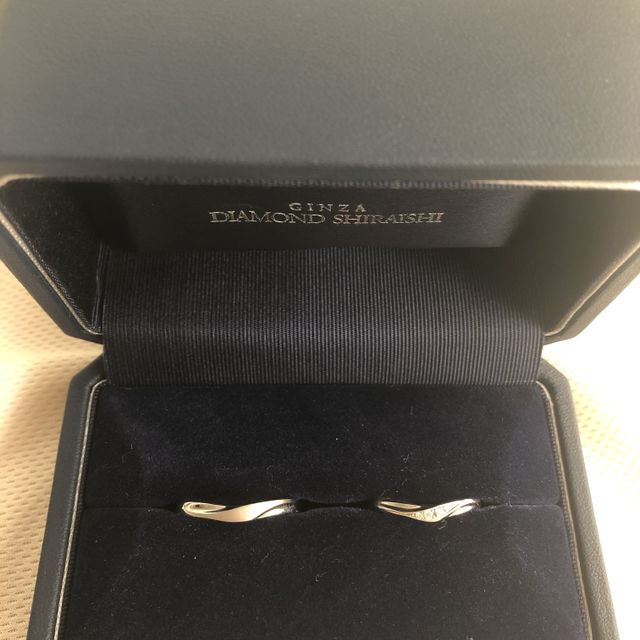 【銀座ダイヤモンドシライシの口コミ】 色々つけているうちに迷ってしまいましたが、女性側にはさりげなくダイヤ…