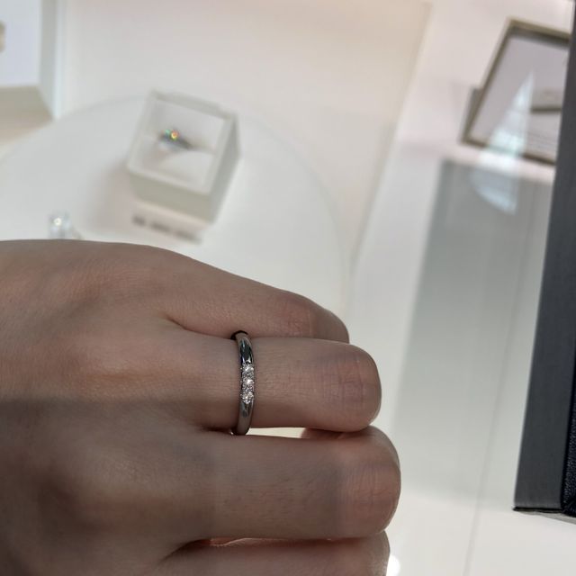 【MIKIMOTO(ミキモト)の口コミ】 ダイヤモンドが３石ついているのは多いデザインかと思いますが、つくっつ…