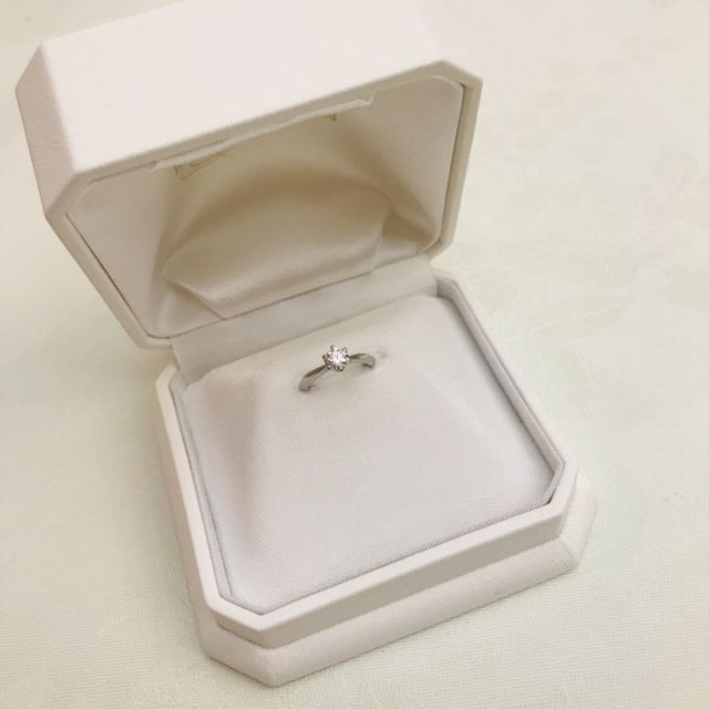 【WATANABE / 卸商社直営　渡辺の口コミ】 いろいろな石を比べて、予算内でなるべく大きなものをと探しました。ダイ…