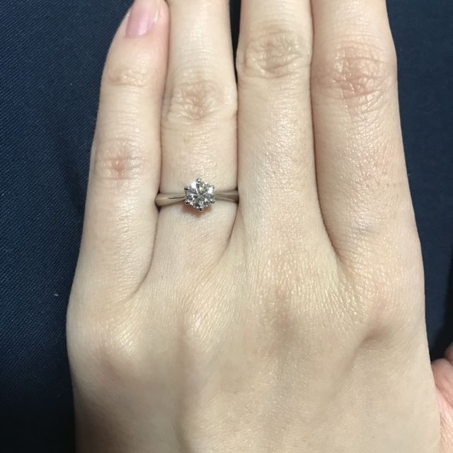 【WATANABE / 卸商社直営　渡辺の口コミ】 いろいろな石を比べて、予算内でなるべく大きなものをと探しました。ダイ…