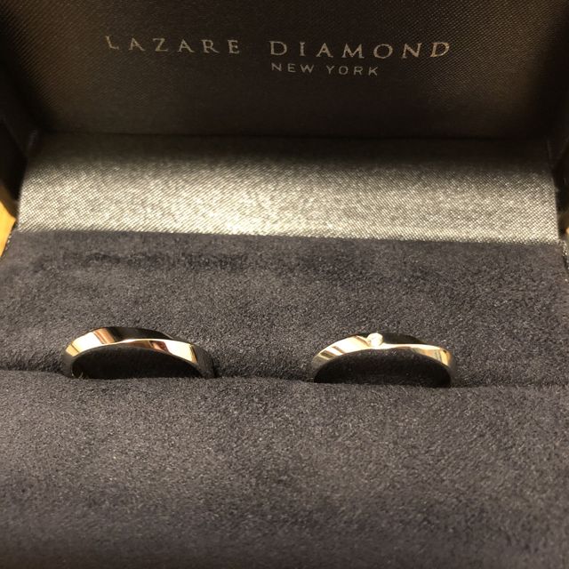 【ラザール ダイヤモンド(LAZARE DIAMOND)の口コミ】 ラザールダイヤモンドさんのデザインが非常に気にいりました。
シンプルす…