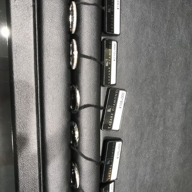 【ラザール ダイヤモンド(LAZARE DIAMOND)の口コミ】 なんといってもダイヤの質が素晴らしくとても輝いていて、見ているだけで…