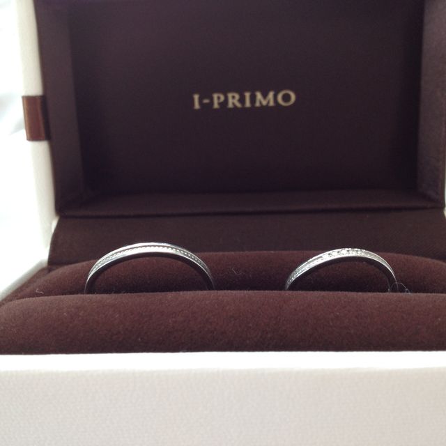 【アイプリモ(I-PRIMO)の口コミ】 女性用の指輪とセットで購入しました。女性用と同様に軽くウェーブしてい…
