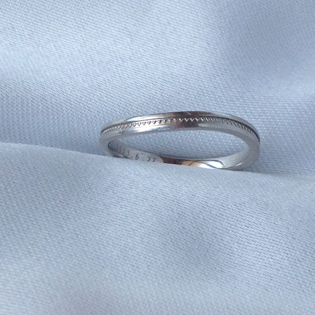 【アイプリモ(I-PRIMO)の口コミ】 女性用の指輪とセットで購入しました。女性用と同様に軽くウェーブしてい…