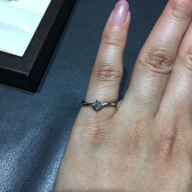 【俄(にわか)の口コミ】 関節が太いので、ストレートタイプのデザインでは動きのあるデザインで探…