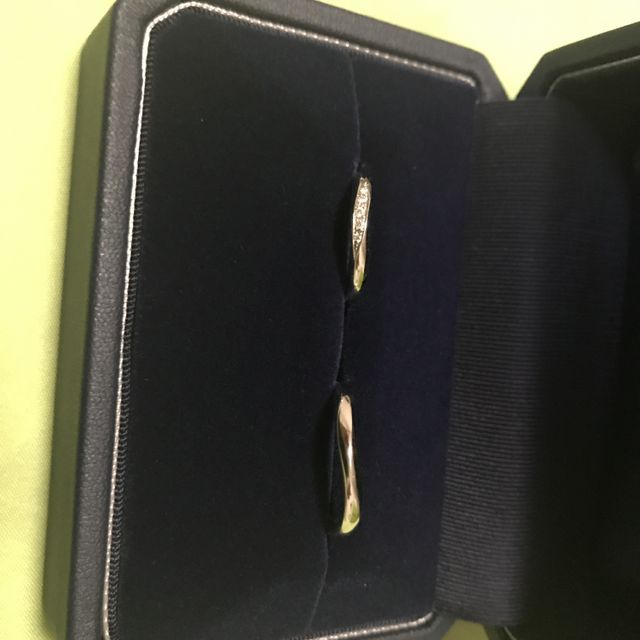 【銀座ダイヤモンドシライシの口コミ】 色々なブランドを見て回りましたが、V字のデザインを気に入り、探しており…