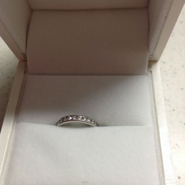 【ギンザタナカブライダル(GINZA TANAKA BRIDAL)の口コミ】 常にキラキラと輝く指輪をつけていたかったので、こちらのエタニティリン…