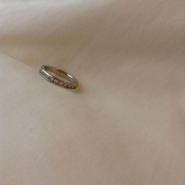 【ギンザタナカブライダル(GINZA TANAKA BRIDAL)の口コミ】 常にキラキラと輝く指輪をつけていたかったので、こちらのエタニティリン…