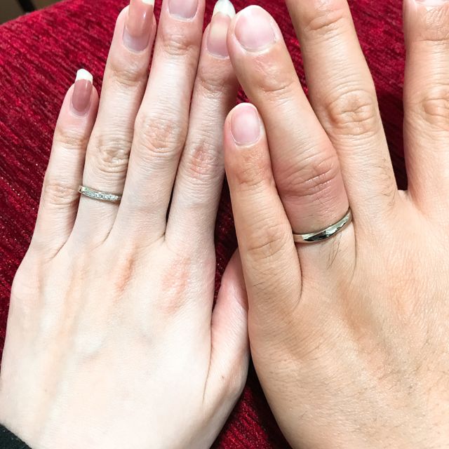 【4℃ BRIDAL(ヨンドシーブライダル)の口コミ】 つけた時の手のなじみが良かったです。またた、女性の方はダイヤが前面で…