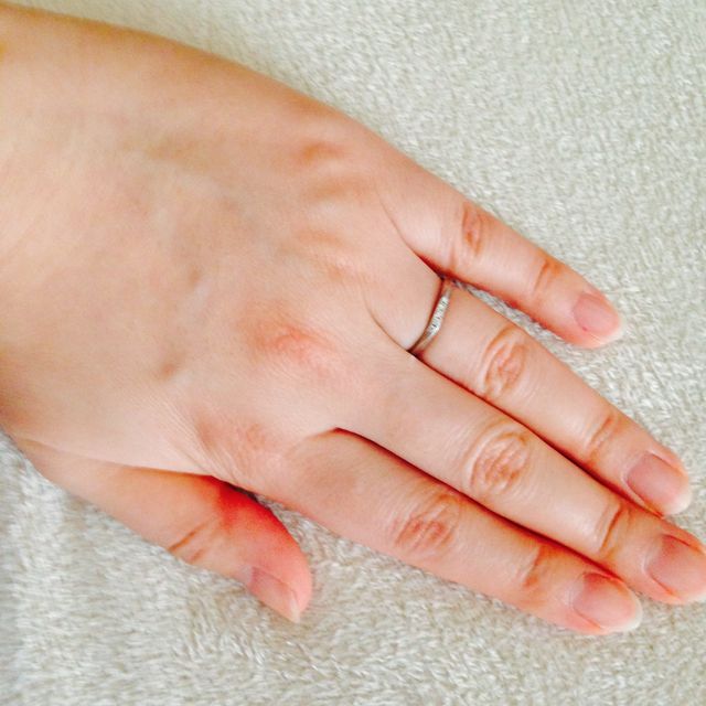 【Pink Dolphin Diamond(ピンクドルフィンダイヤモンド)の口コミ】 指に合っていて、尚且つ日常生活で邪魔にならない指輪を探していました。
…