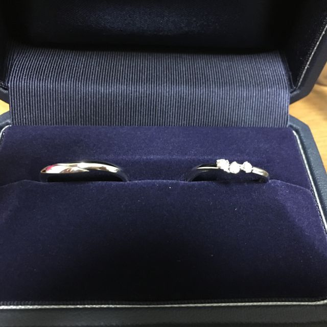 【銀座ダイヤモンドシライシの口コミ】 他店の物と比べてダイヤモンドの輝きが本当に綺麗でした。
自分の指をとて…