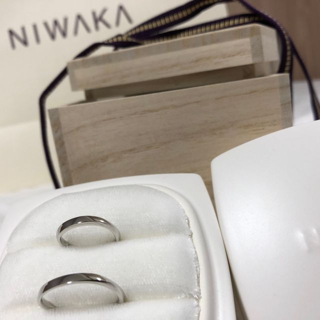 【俄(にわか)の口コミ】 職場でも付けれるようにシンプルなものにしました。私自身あまりキラキラ…