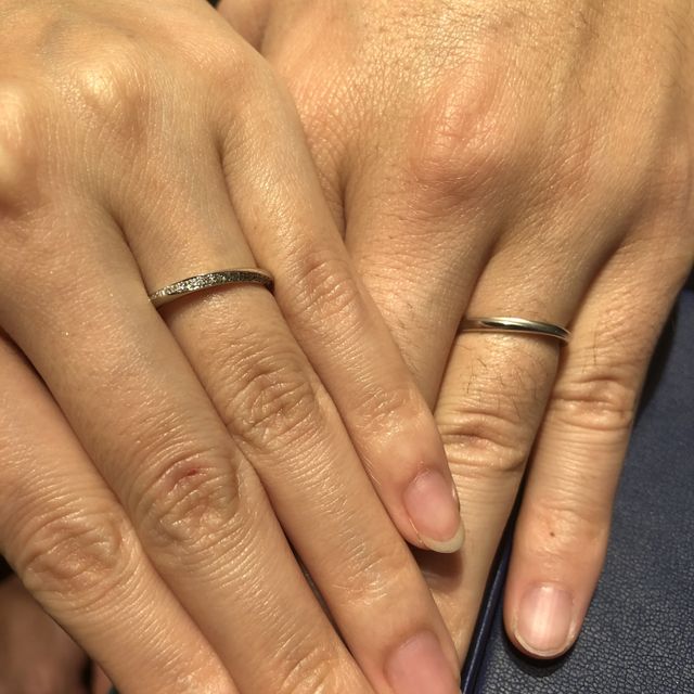 【銀座ダイヤモンドシライシの口コミ】 指輪自体が細身ではありますが、シンプルなデザインでとってもお気に入り…
