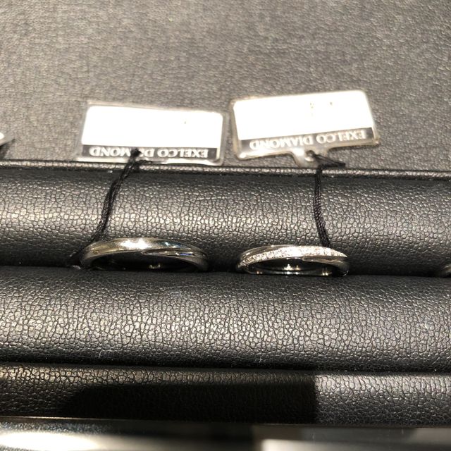 【エクセルコダイヤモンド(EXELCO DIAMOND)の口コミ】 ストレートの中にも斜めにラインが入っているので、動きを感じれる指輪か…