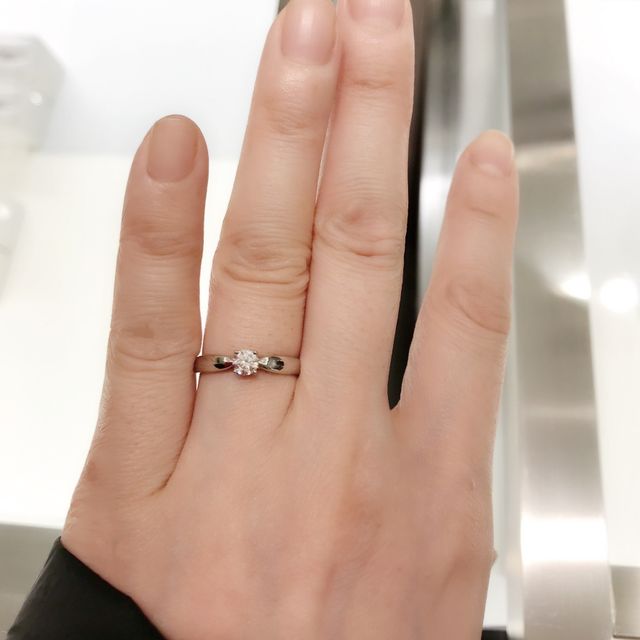 【ティファニー(Tiffany & Co.)の口コミ】 もともとティファニーのアクセサリーが大好きだったため、婚約指輪もティ…