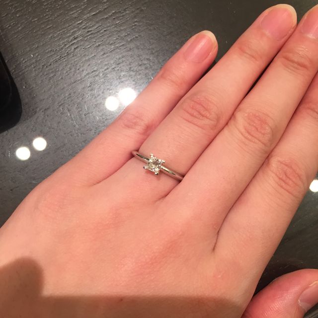 【ティファニー(Tiffany & Co.)の口コミ】 シンプルが好きだけど皆と同じは嫌な私にぴったりのデザインでした。
また…