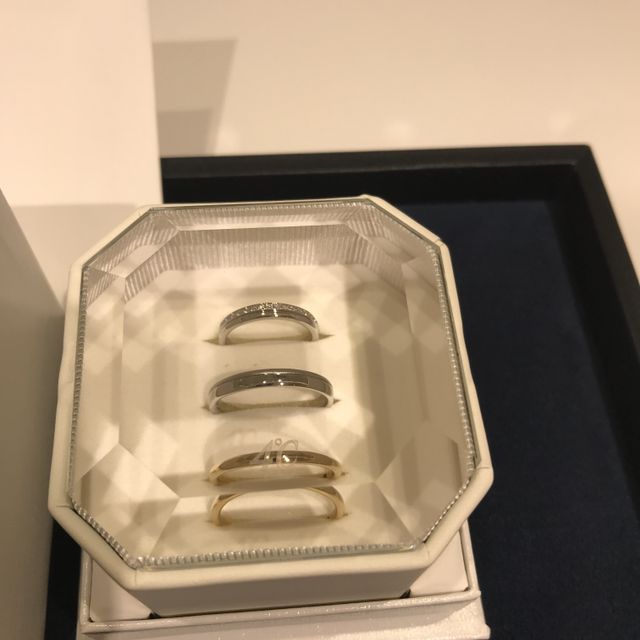 【4℃ BRIDAL(ヨンドシーブライダル)の口コミ】 デザイン、値段が購入予定範囲内であり、また、お店の店員さんの素晴らし…