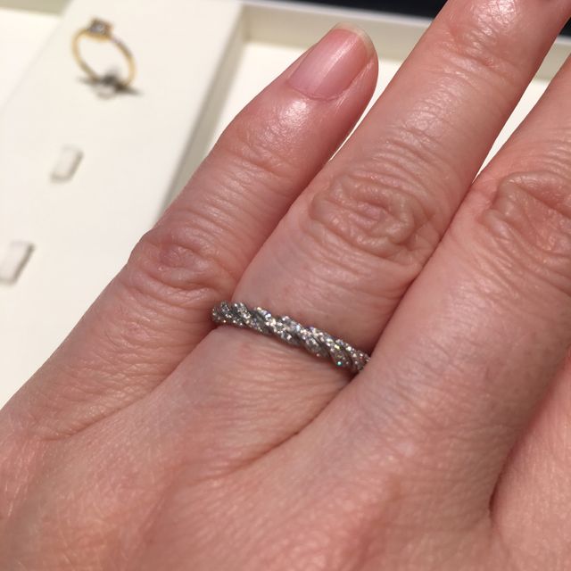 【Fred(フレッド)の口コミ】 メレダイヤが126個も使われているフルエタニティリングです。ロープのモチ…