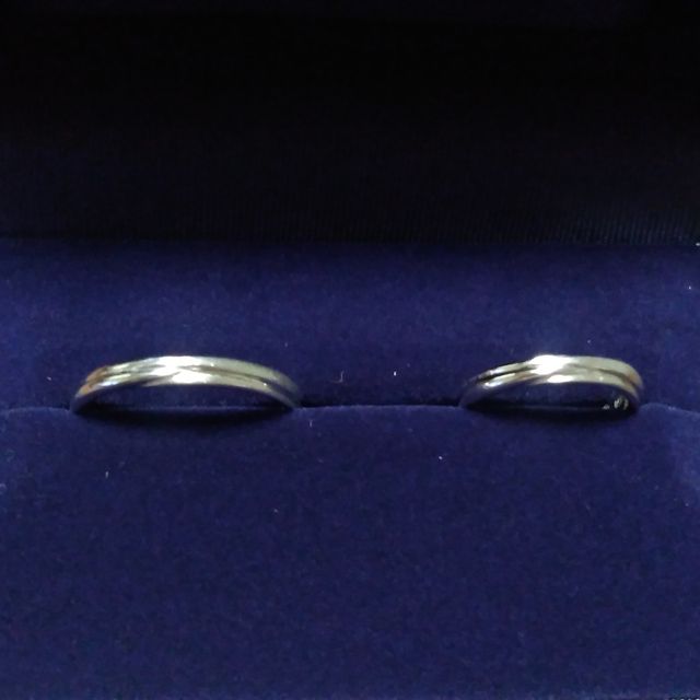 【銀座ダイヤモンドシライシの口コミ】 デザインがかわいかったのと、ペアで同じデザインにしてもらえる指輪がよ…