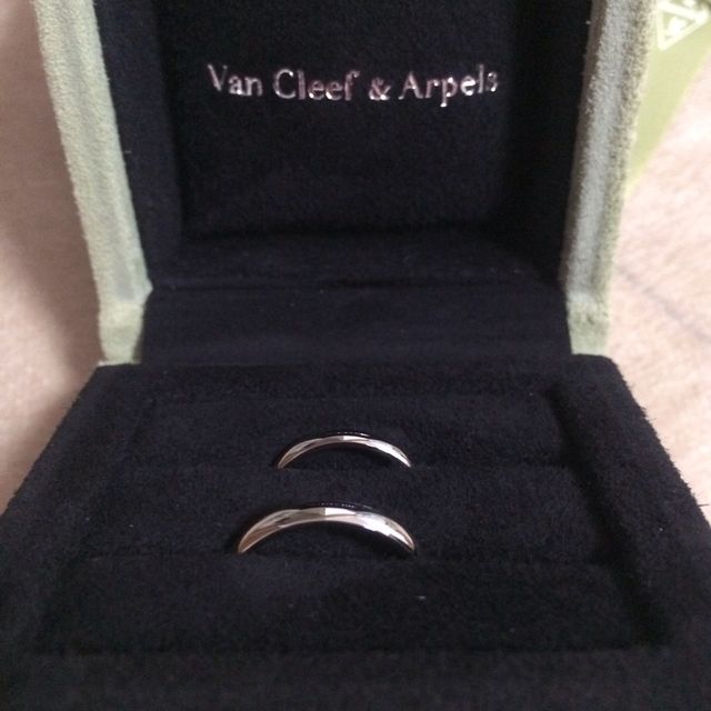 【ヴァン クリーフ＆アーペル(Van Cleef & Arpels)の口コミ】 デザイン性のある指輪や石が付いた指輪も候補に上がりましたが、家事や子…