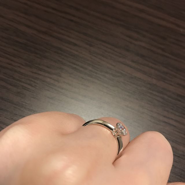 【ラザール ダイヤモンド(LAZARE DIAMOND)の口コミ】 自分の指の形に合う、地金のデザインと、ダイアモンドの品質の良さです。…