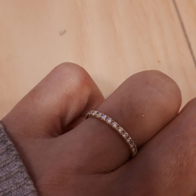 【AFRICA DIAMONDS(アフリカダイヤモンド)の口コミ】 価格とデザインは大変よく、つけたら素敵でした。値段もダイアモンドのサ…