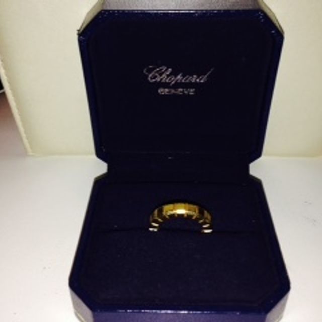 【ショパール(Chopard)の口コミ】 シンプルで手が若く見えるゴールドが欲しいと思っていました。常に付けて…