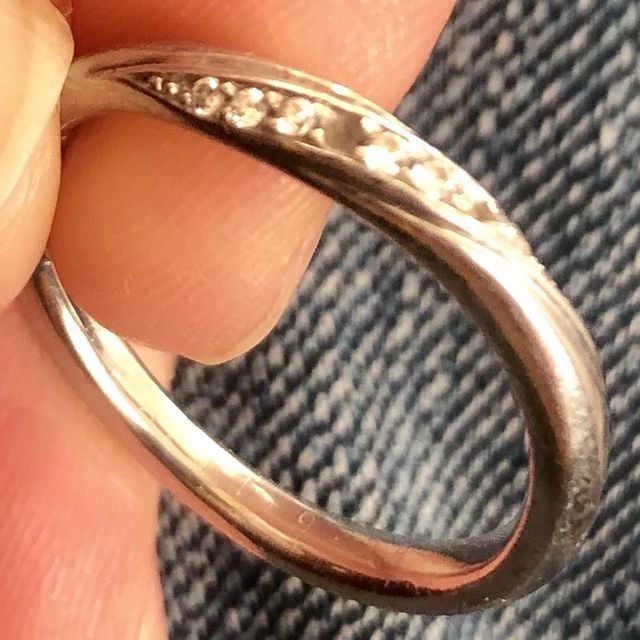 【4℃ BRIDAL(ヨンドシーブライダル)の口コミ】 デザインを気に入ったことが1番でした。付けてみて自分と夫に1番似合うな…