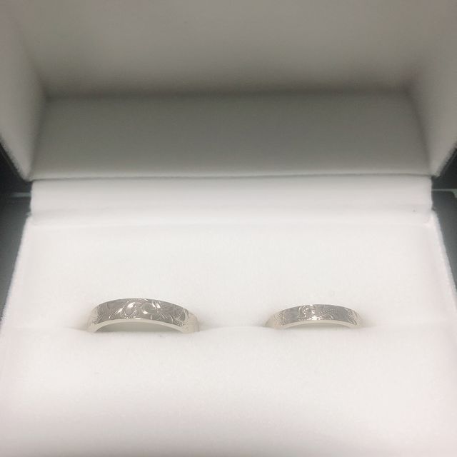 【IMMORTAL MAULOA COLLECTION(イモータル マウロア コレクション)の口コミ】 彫り柄だけどシンプルで使いやすいです！
色も色々選べますし、ハニーゴー…