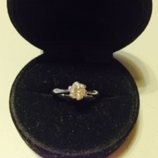 【アトリエ春の口コミ】 お花がモチーフの一粒ダイヤが希望でデザインをしてもらいました。今まで…