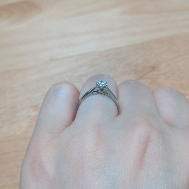 【銀座ダイヤモンドシライシの口コミ】 正面から見るとシンプルでエレガントなデザインですが、横から見ると二人…