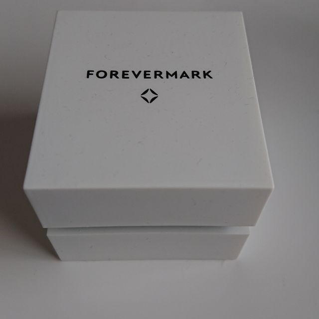 【FOREVERMARK(フォーエバーマーク)の口コミ】 最初から少し変わったデザインで、シンプルで長く使えそうなものを探して…