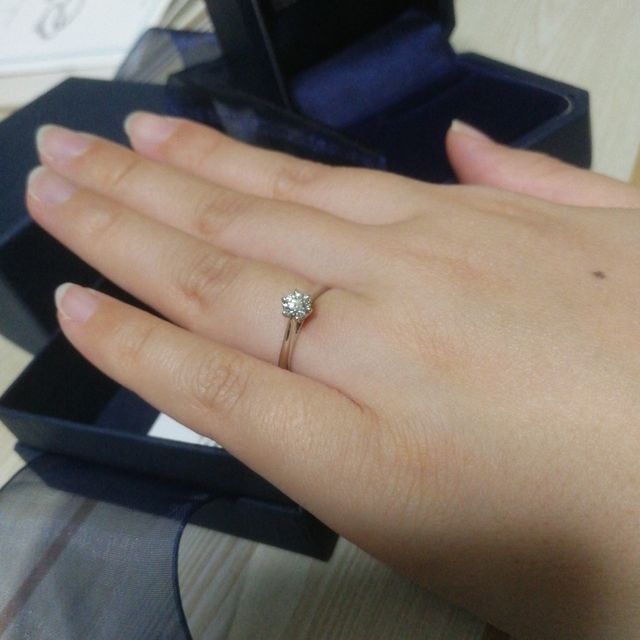 【中央宝石研究所の口コミ】 シンプルなものを探していました。1つの石か2つの石かで最後まで悩みまし…