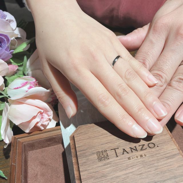 【TANZO.(鍛造指輪)の口コミ】 指輪にあまりこだわりがなかった私達でしたが、せっかくの結婚指輪という…