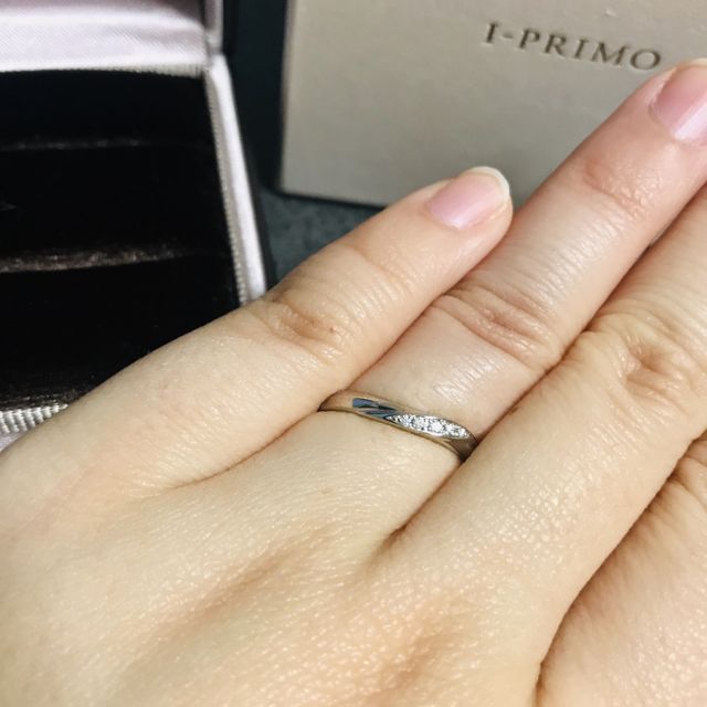 【アイプリモ(I-PRIMO)の口コミ】 デザインが指を綺麗に見せてくれてダイヤの数も変えられたのでとても良か…