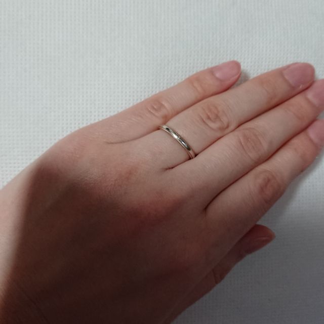 【俄(にわか)の口コミ】 色白ですがイエロー気味の肌なので、肌なじみの良く可愛らしさのあるピン…