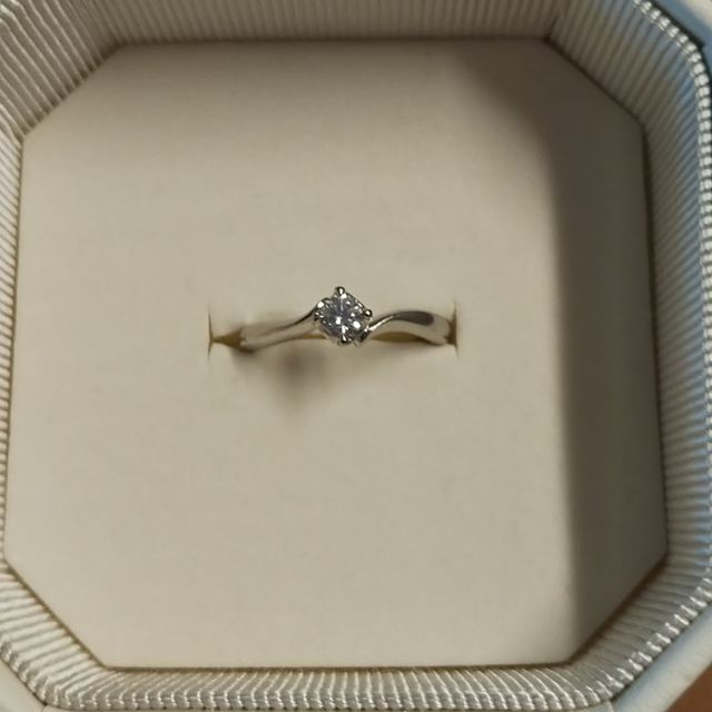 【4℃ BRIDAL(ヨンドシーブライダル)の口コミ】 一粒ダイヤのシンプルなデザインの指輪を探していて、幅も細いタイプが良…