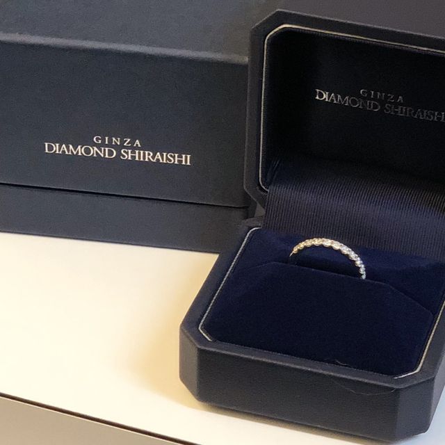 【銀座ダイヤモンドシライシの口コミ】 ダイヤモンドの美しさが決め手でした。シンプルな1石タイプの婚約指輪と悩…