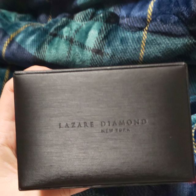 【ラザール ダイヤモンド(LAZARE DIAMOND)の口コミ】 二人で選びながら、二人ともがこのデザインがいいと思いました。ダイヤモ…