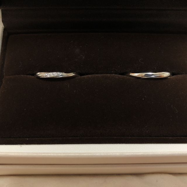 【アイプリモ(I-PRIMO)の口コミ】 さりげないダイアモンド、デザイン性に一目惚れしました。２つの指輪がつ…