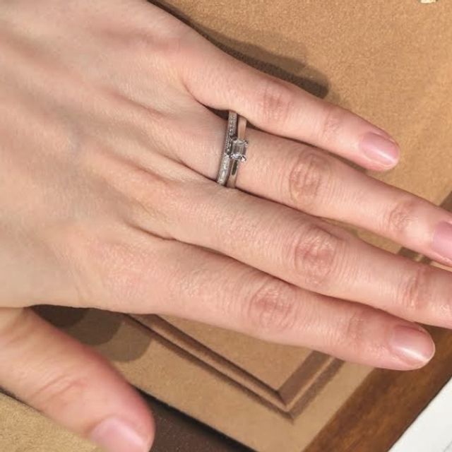 【ORECCHIO(オレッキオ)の口コミ】 エメラルドカットのダイヤのリングは個性的であり人と被らないので良いと…