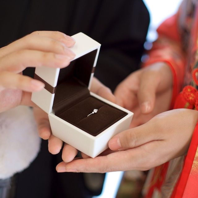 【アイプリモ(I-PRIMO)の口コミ】 プロポーズ後、彼といっしょに買いに行きました。さりげないV字のデザイン…