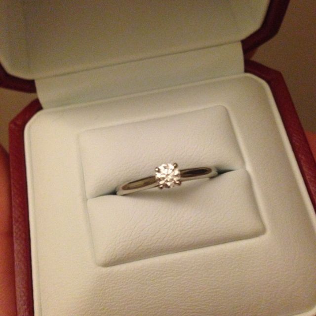 【カルティエ(Cartier)の口コミ】 つけた時にとても指が長く、きれいに見えたので即決しました。
一粒ダイヤ…