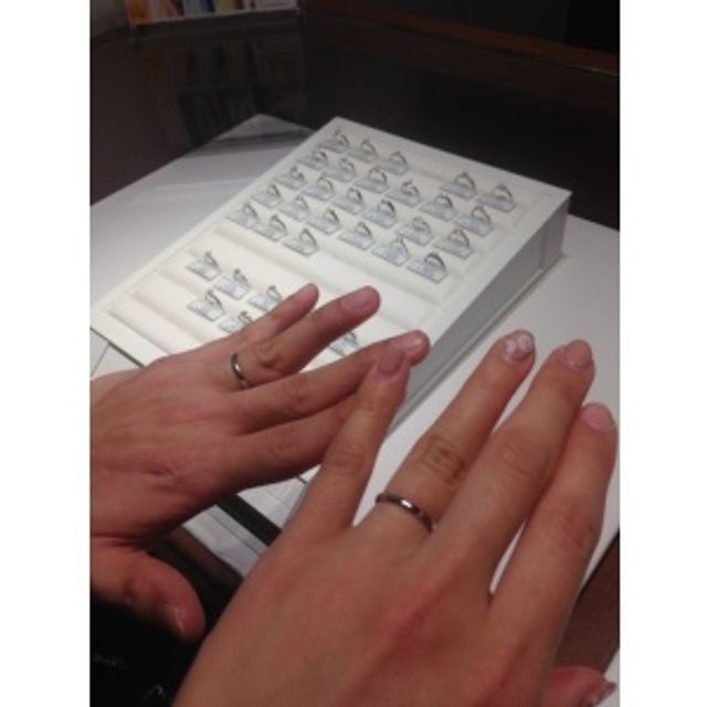 【銀座ダイヤモンドシライシの口コミ】 婚約指輪を二人で探していた時に、こちらの結婚指輪に出会い、この指輪の…