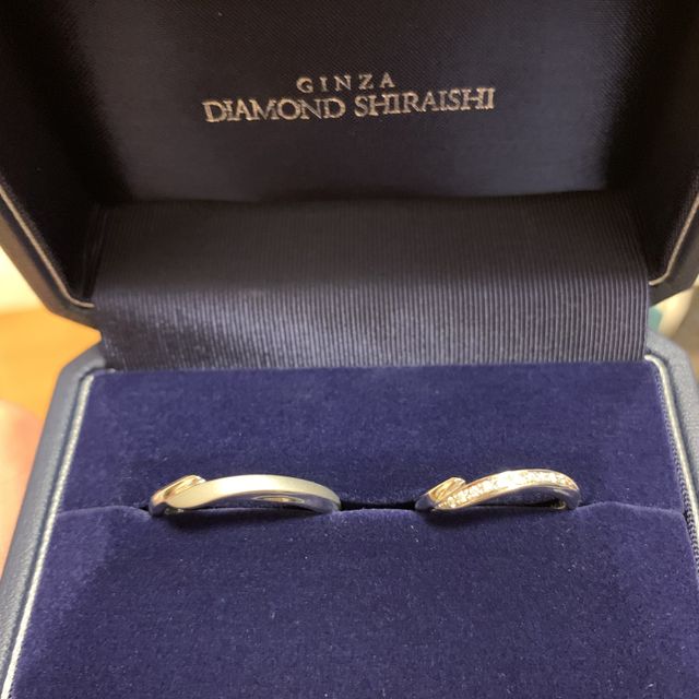 【銀座ダイヤモンドシライシの口コミ】 旦那がひと目見て気に入ったのでこちらにいたしました。
おそろい感を少し…